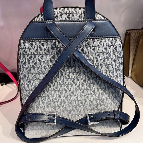 Michael Kors Jaycee Medium Ombré Signature Logo Backpack
Navy 
NWT - Picture 9 of 13